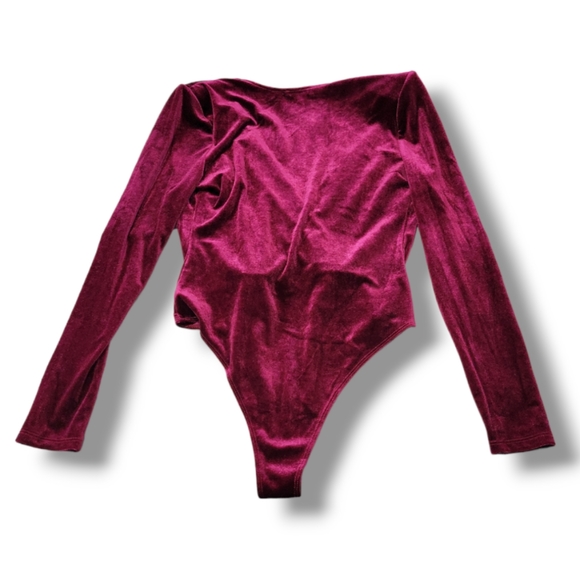 Fashion Nova Bodysuit Size Medium Women's Velvet Bodysuit Padded Shoulders New - Picture 2 of 5
